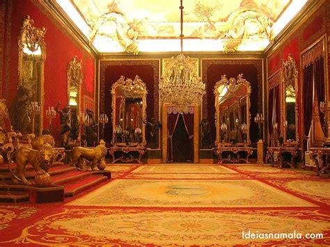 Madri in trono romane