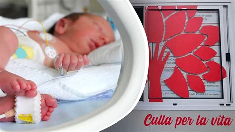 Simbolo di una culla per la vita con un cuore