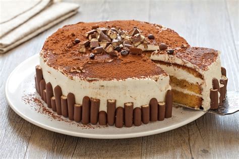 torta tiramisù decorata per una festa