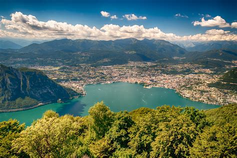 Panorama di Colico con il Lago di Como e le montagne circostanti