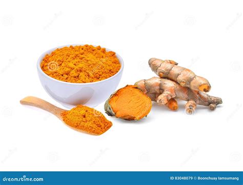 Radice di curcuma e polvere di curcuma