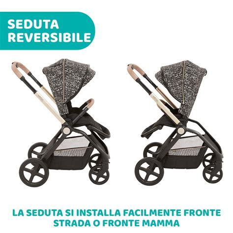 Chiusura compatta ad una mano del passeggino Chicco Mysa