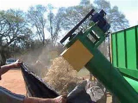 Macchina Bale Buster in funzione