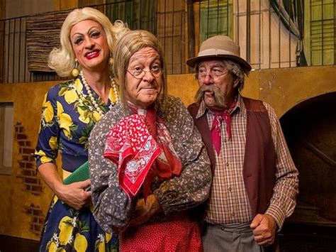 Personaggi de I Legnanesi: Teresa, Mabilia e Giovanni