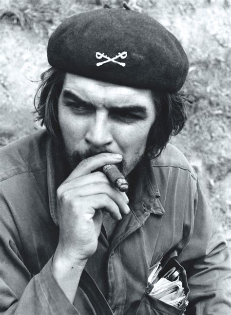 Ritratto di Ernesto Che Guevara con il suo iconico basco