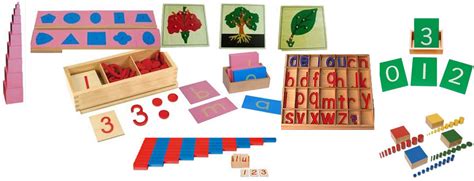 Ambiente di una scuola Montessori con materiali didattici