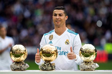 Ronaldo con il Pallone d'Oro