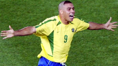 Ronaldo festeggia la vittoria del Mondiale 2002
