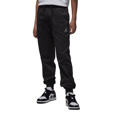 bambino che indossa pantaloni Jordan