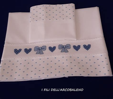 Carrozzina vintage con lenzuolini