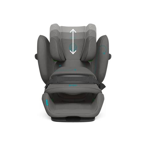 Bambino seduto in un seggiolino auto Cybex Pallas G i-Size