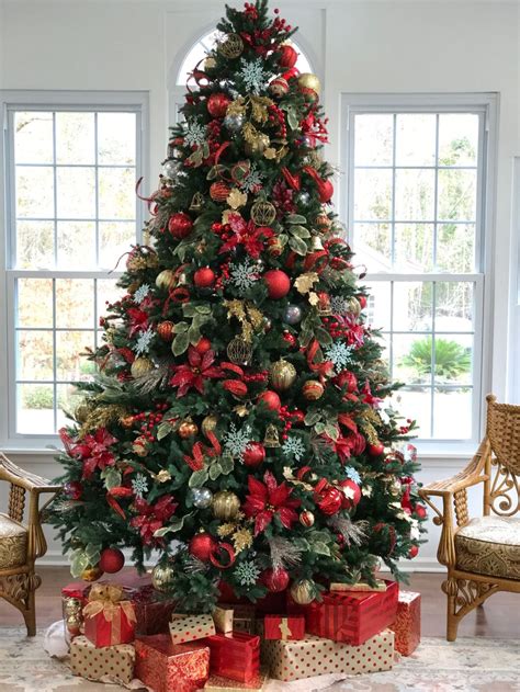 Un albero decorato con ciucci