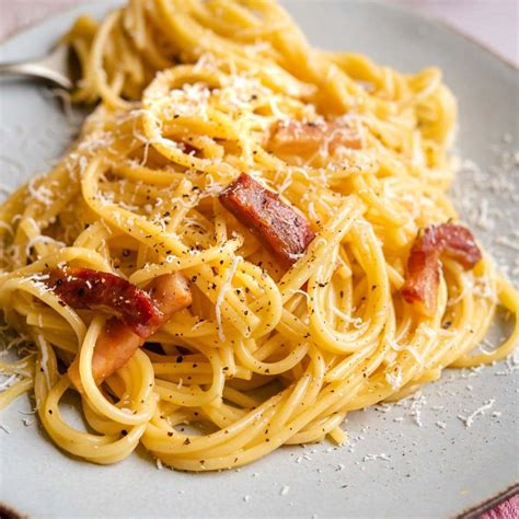 Spaghetti alla carbonara mantecati