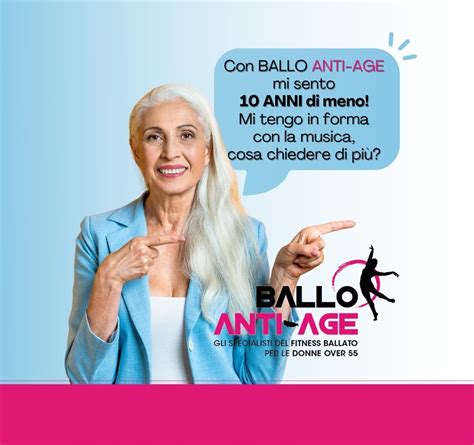 Un gruppo di donne che conversano in un ambiente accogliente