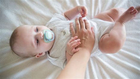 massaggio addominale neonato