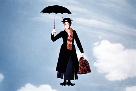 Mary Poppins che sistema una stanza