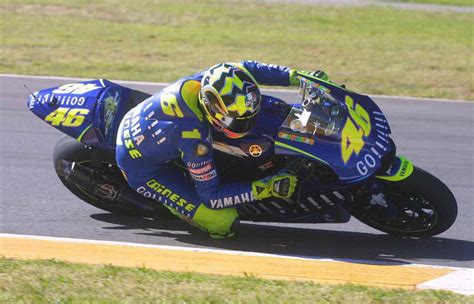 Valentino Rossi celebra una vittoria in MotoGP