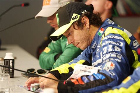 Valentino Rossi durante un'intervista