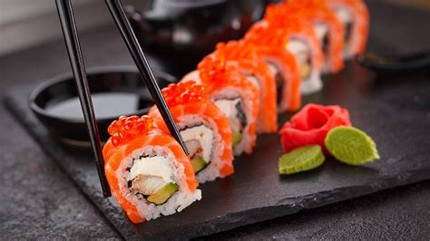 Piatto di sushi misto