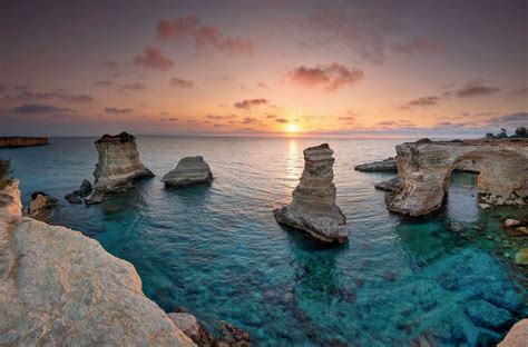 Panorama del tramonto sulla costa ionica del Salento