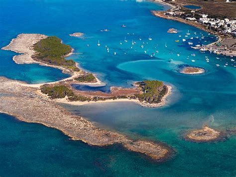 Vista del tramonto a Porto Cesareo con l'Isola dei Conigli sullo sfondo