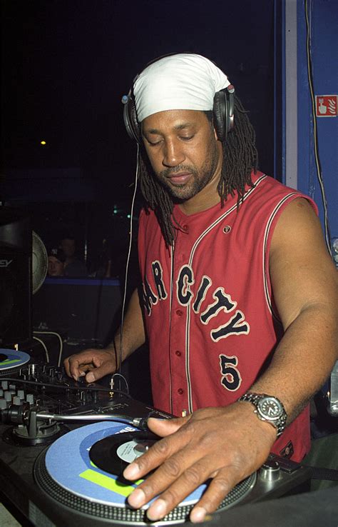 DJ Kool Herc che mixa dischi