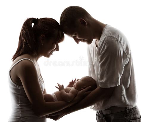 Genitori con neonato in chiesa