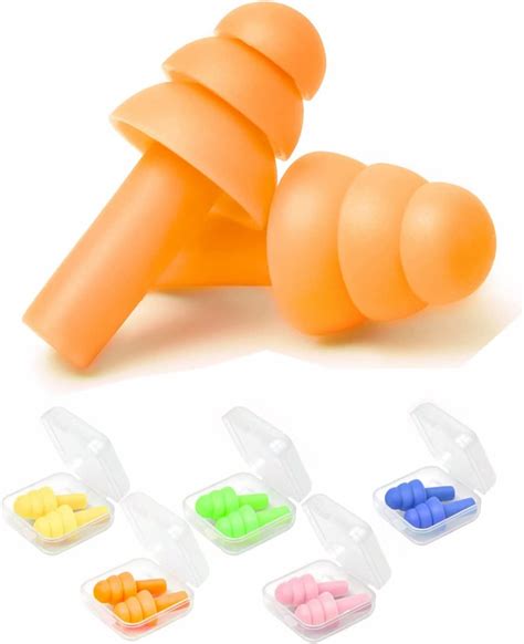 Immagine ravvicinata di tappi per le orecchie in silicone di diverse forme e colori