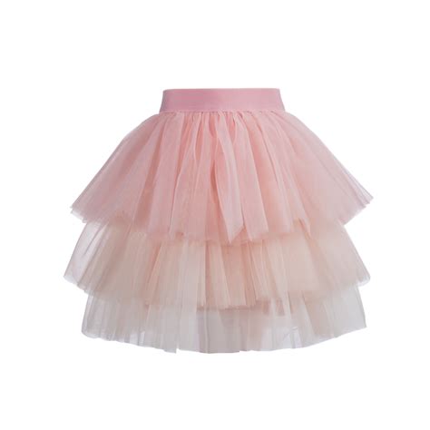 Primo piano di una gonna di tulle bambina con dettagli scintillanti