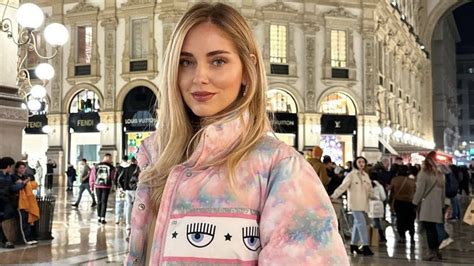 Collage di capi di abbigliamento Chiara Ferragni per bambini