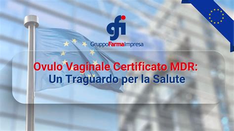 Donna che applica un ovulo vaginale