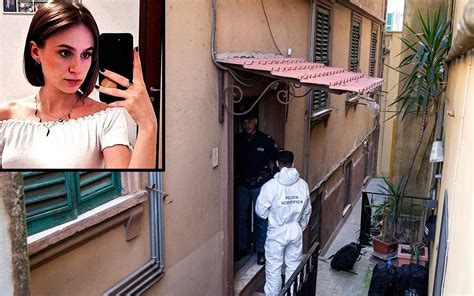 Ragazza con ciuccio e cuffie, simbolo di evasione