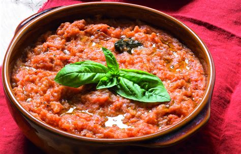 Ingredienti per la pappa al pomodoro per bambini
