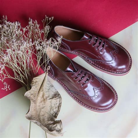 storia delle scarpe stringate