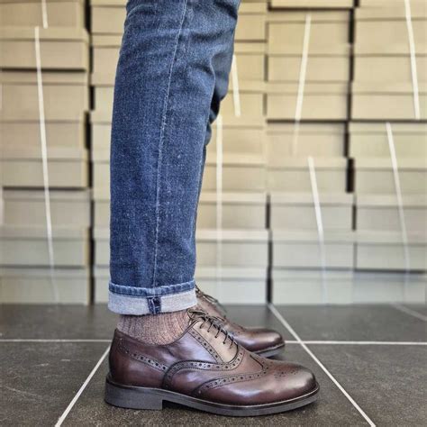 vetrina di scarpe stringate