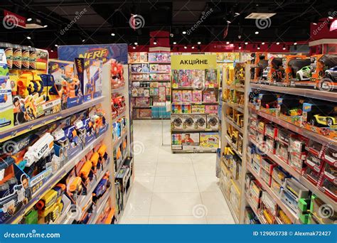 Vasta selezione di giocattoli in un negozio Toys Center