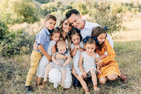Foto di famiglia dei fratelli Tomasi alla guida di Inglesina
