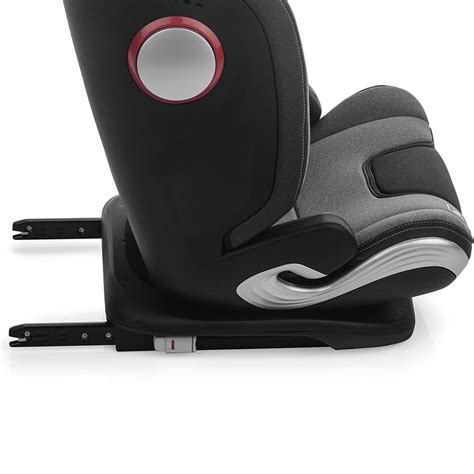 Primo piano dei connettori ISOFIX su un seggiolino auto