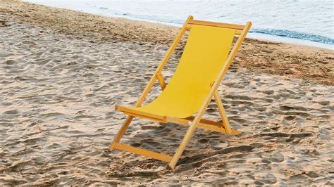 Schermata di un sito di confronto prezzi con offerte di sdraio mare