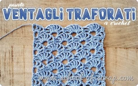 Copertina all'uncinetto con punti traforati e bordo a ventaglio