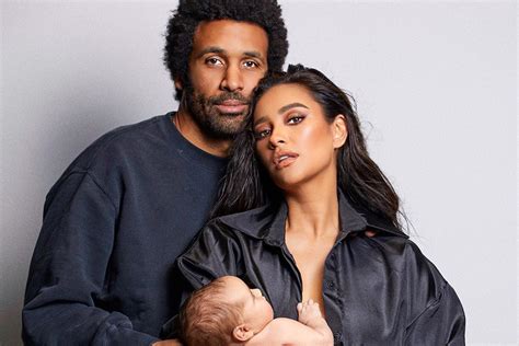 Shay Mitchell con il compagno Matte Babel e le figlie