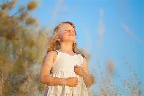 bambino che respira liberamente dopo l'uso dell'aspiratore