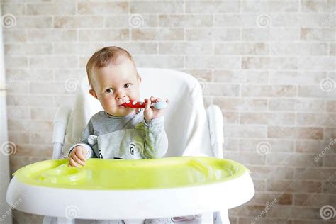 Bambino che mangia nel seggiolone Cam Pappananna
