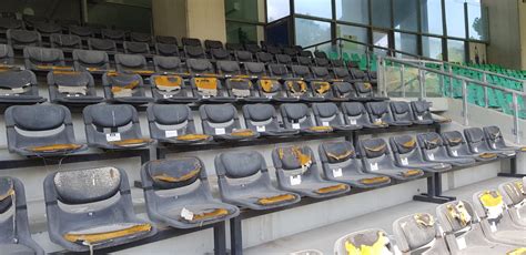Installazione di seggiolini in uno stadio