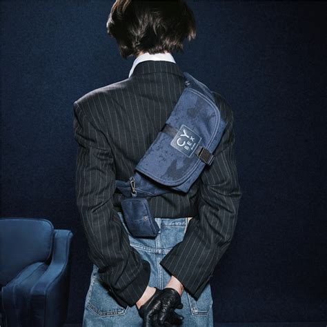 Dettaglio del marsupio Belt Bag Rebellious Luxury