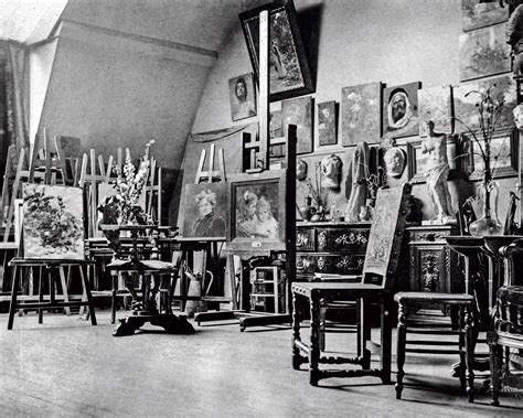 Berthe Morisot in studio