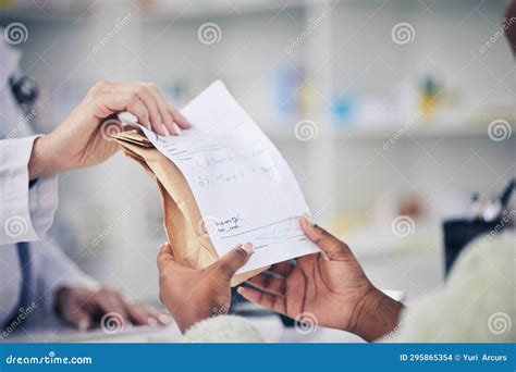 Paziente che riceve una prescrizione medica