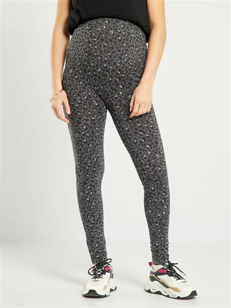 Vari modelli di leggings premaman in diverse fantasie