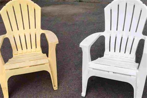 Plastica ingiallita a confronto con plastica sbiancata