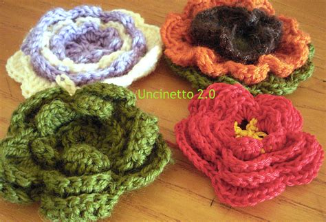 fiori all'uncinetto per decorazioni